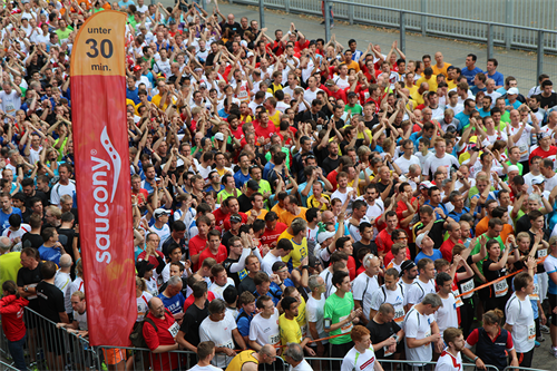 Dieses Bild zeigt Läufer der Hochschule Düsseldorf, die am Firmenlauf B2Run teilnehmen