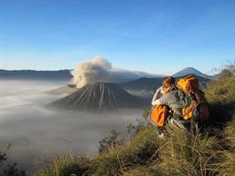 Melissa Schumacher: Gunung Bromo, Vulkan auf der Insel Java, Indonesien
"Das Leben wird nicht an der Anzahl der Atemzüge gemessen, sondern an den Orten und Momenten, die uns den Atem rauben. Mein Auslandssemester in Südkorea ermöglichte es mir, unzählig viele dieser atemberaubenden Momente zu erleben. Und eins habe ich in dieser einprägsamen Zeit gelernt: Nur, indem wir die Welt auf eigene Faust erfahren, werden wir selbst erfahrener."